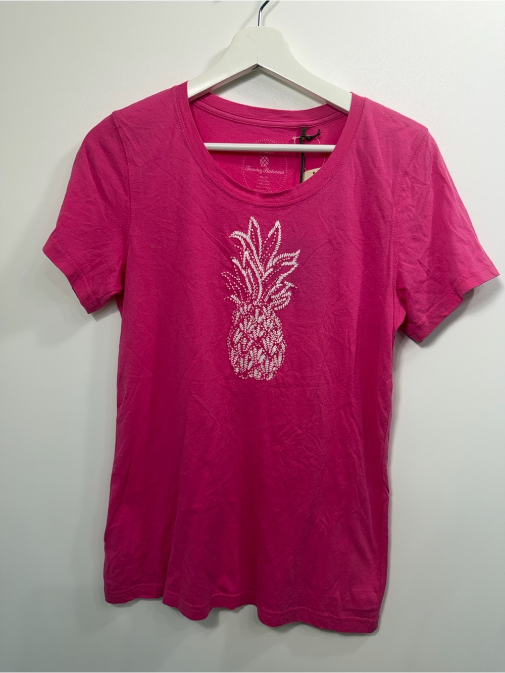 Tommy Bahama women’s Presley icon pineapple tee pink size medium.NWT